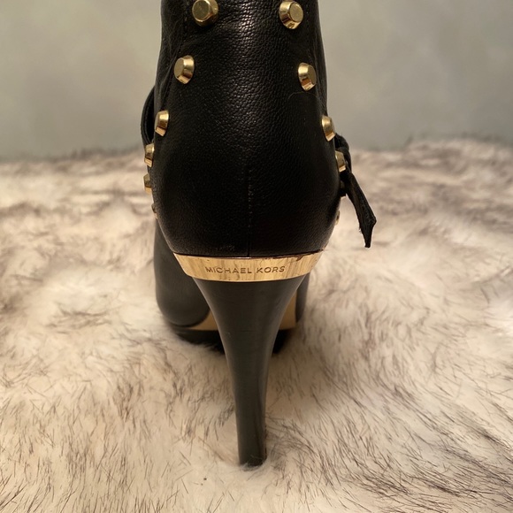 MICHAEL KORS BLACK LEATHER STUDDED PLATFORM HEELS/BOOTIES…SIZE 8M - Picture 7 of 11